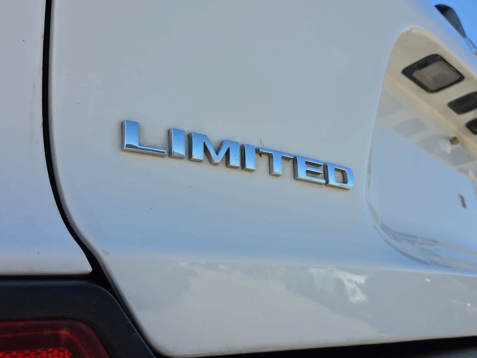 Used 2019 Jeep Cherokee Limited AWD/4WD image 12