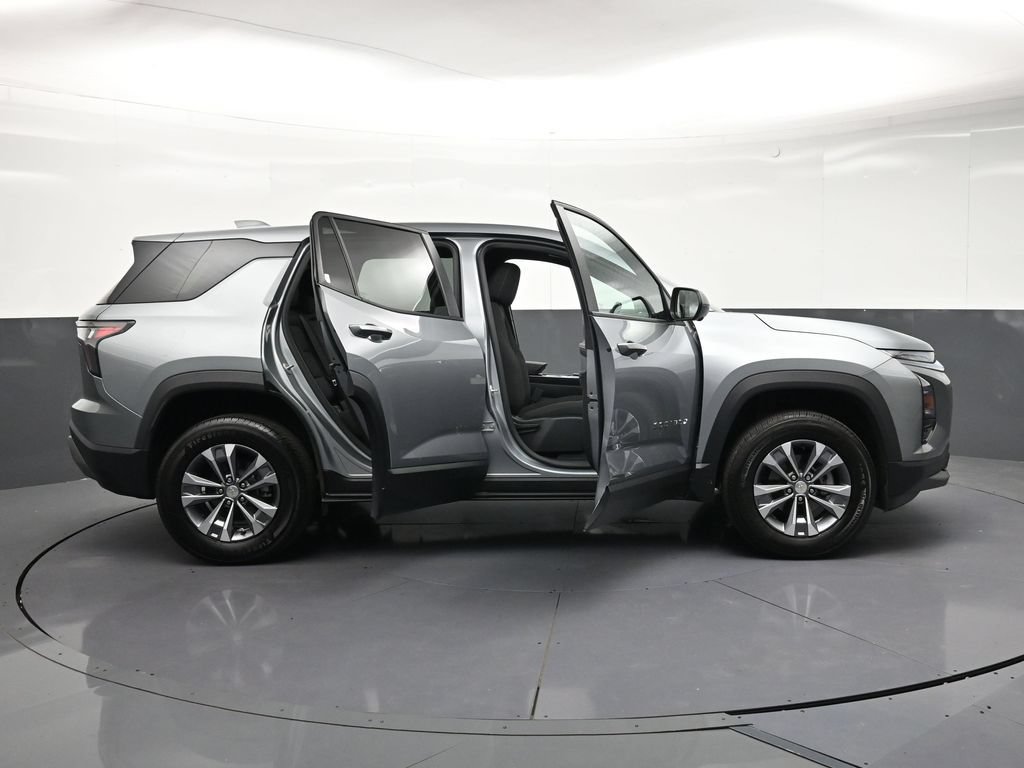 Used 2026 Chevrolet Equinox LT w/ Safety and Technology Package FWD image 33