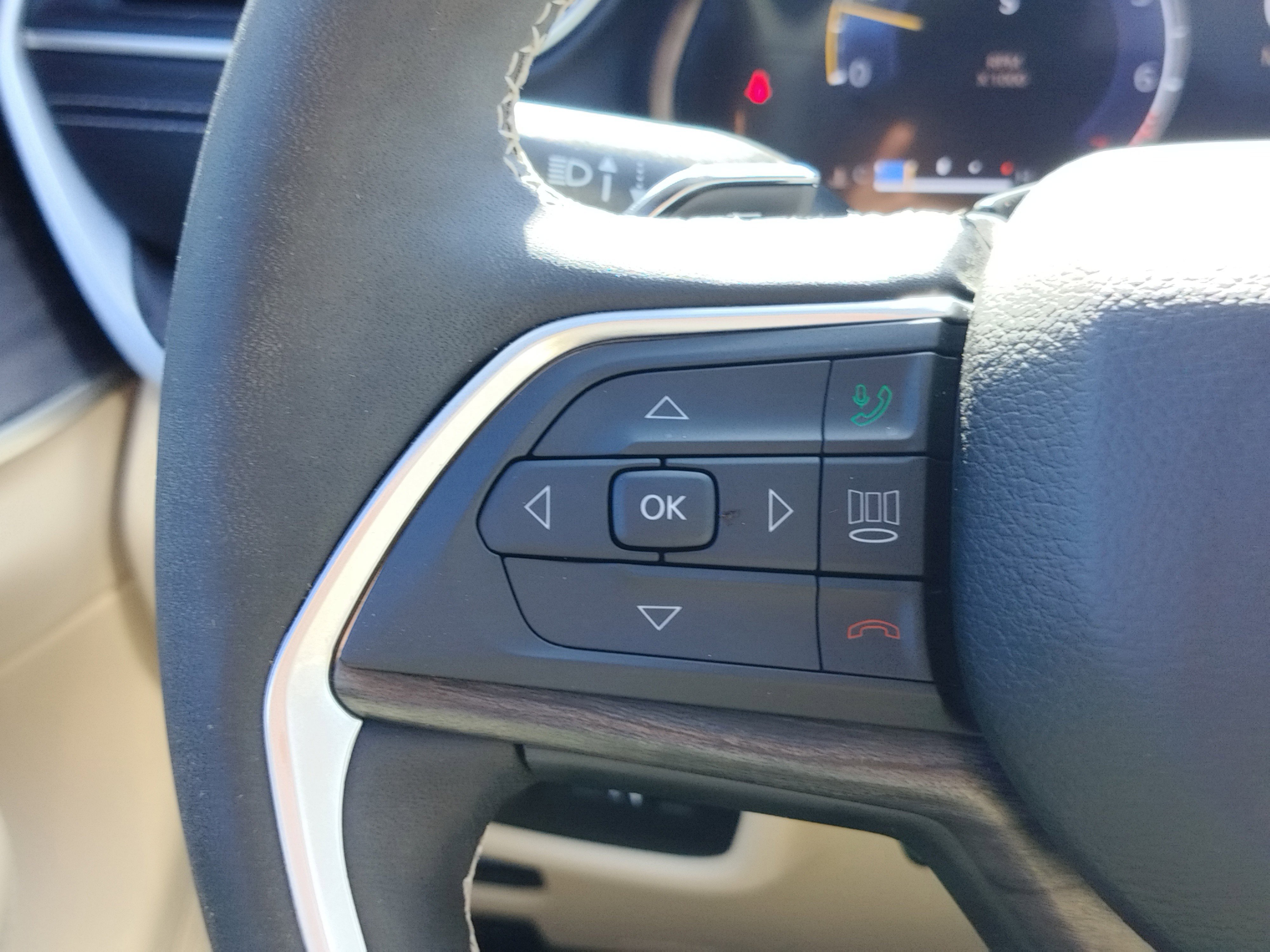 Used 2025 Jeep Grand Cherokee L Limited w/ Luxury Tech Group II image 22