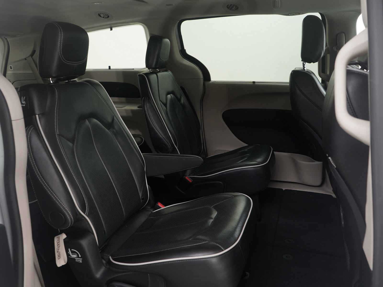 Used 2024 Chrysler Pacifica Limited image 12