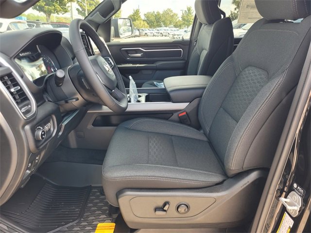 New 2026 RAM 1500 4x4 Crew Cab image 4