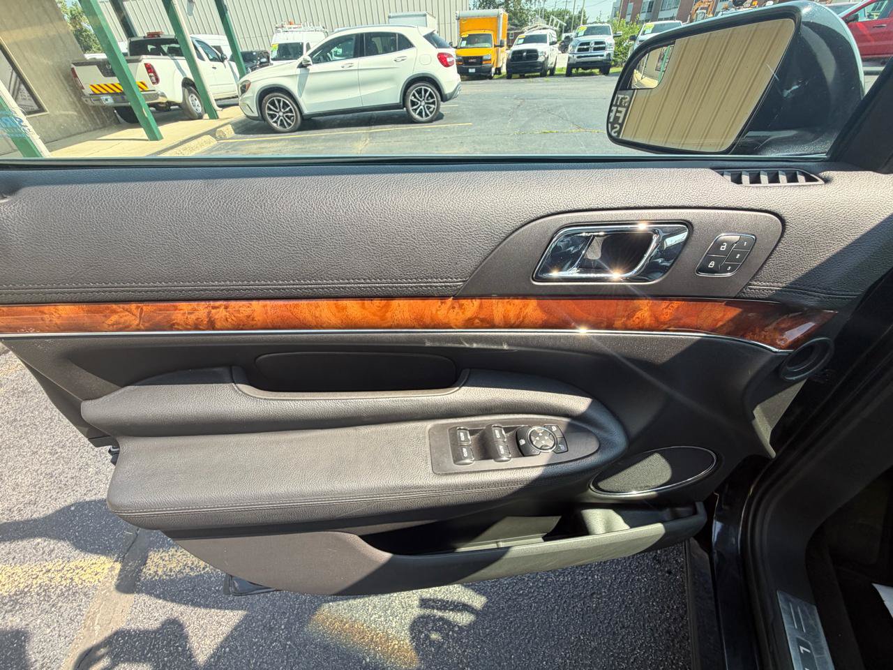 Used 2014 Lincoln MKT AWD image 23