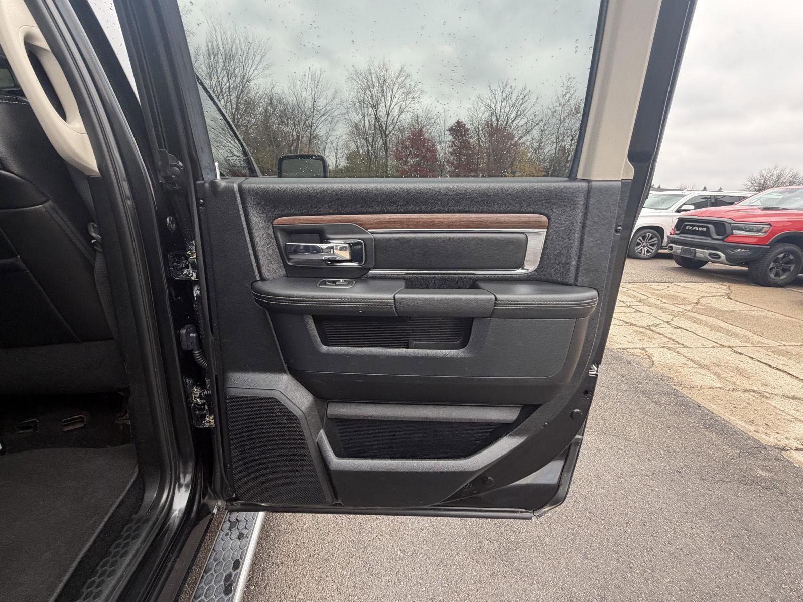 Used 2016 RAM 1500 Laramie w/ Convenience Group image 27