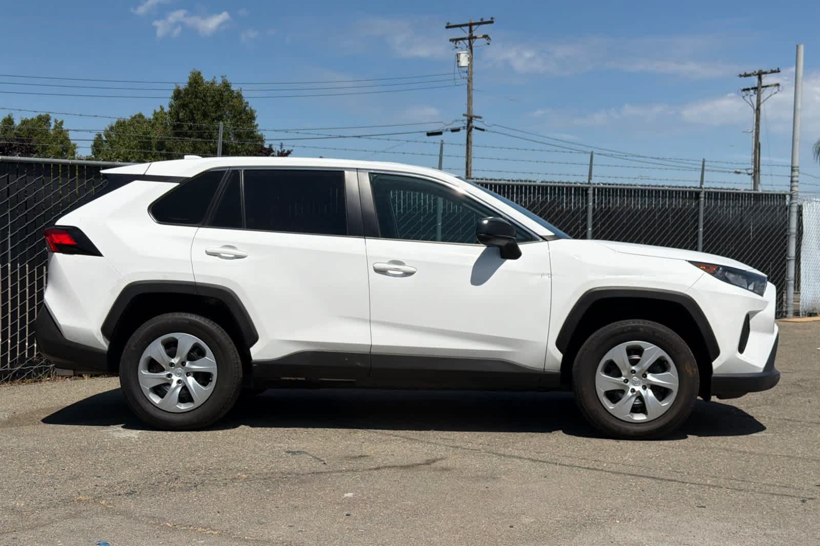 Certified 2022 Toyota RAV4 LE FWD image 6
