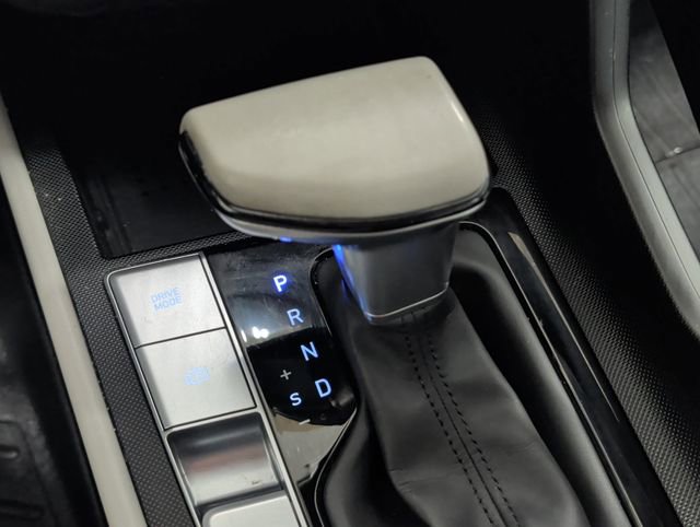 Used 2023 Hyundai Elantra Limited image 22