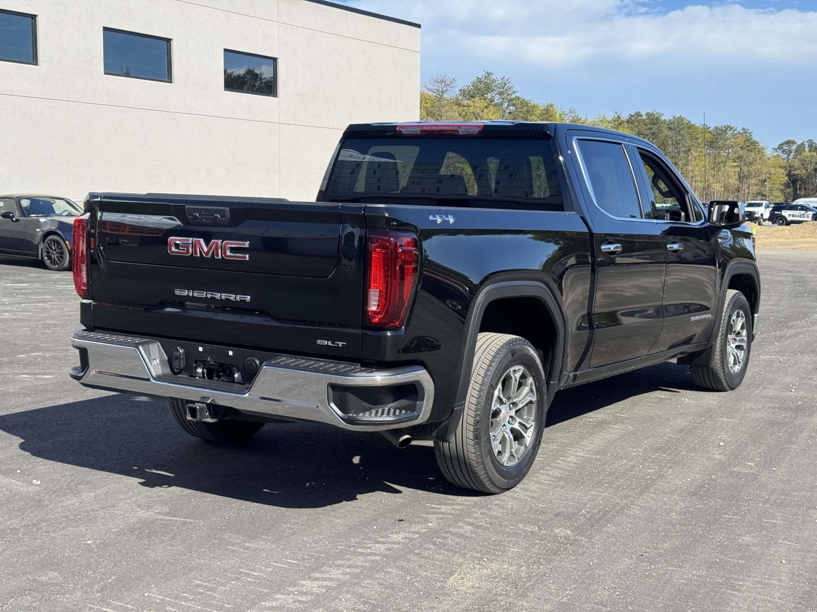 Used 2025 GMC Sierra 1500 SLT AWD/4WD image 6