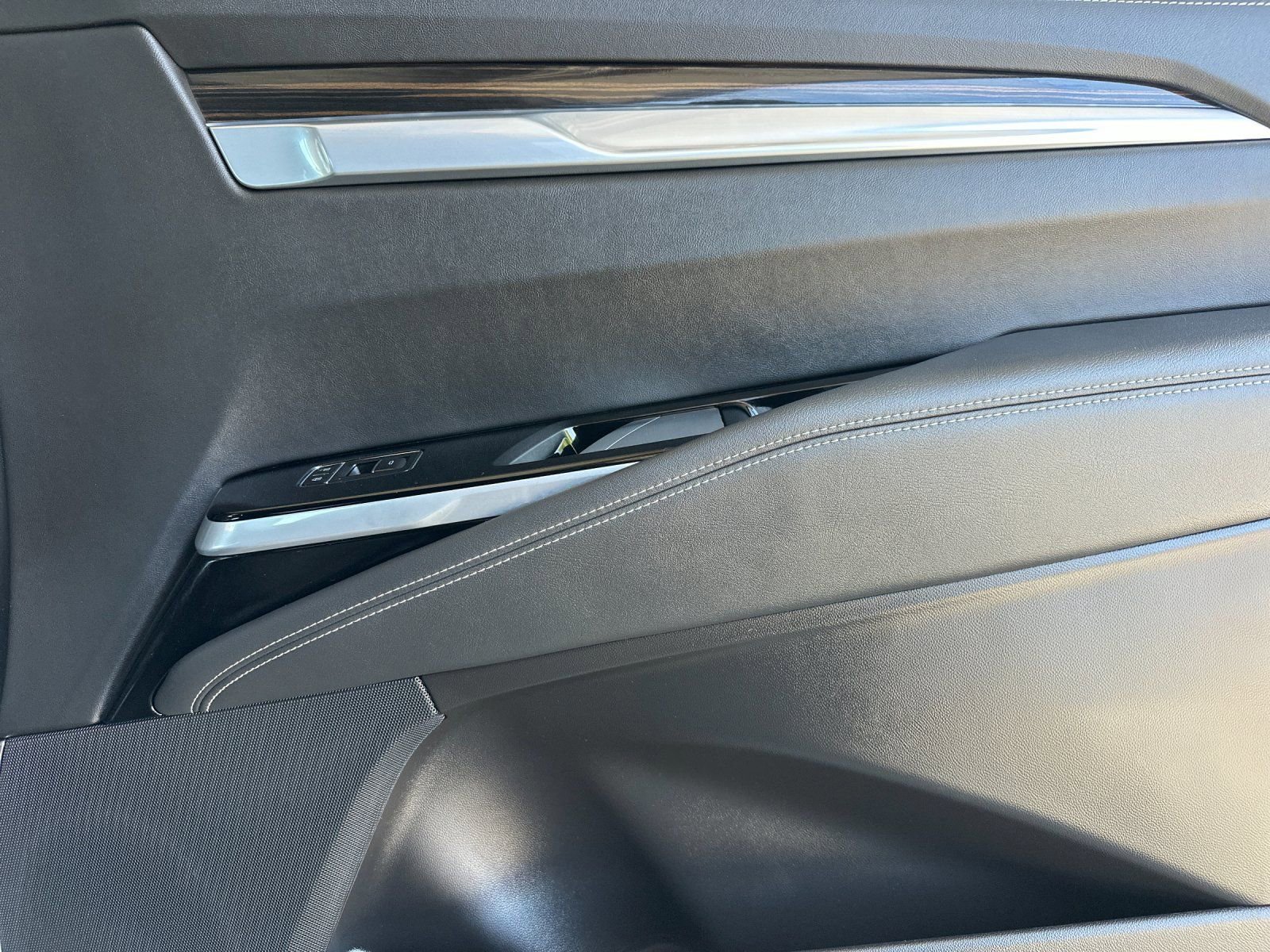 Used 2025 Cadillac Escalade ESV Luxury image 23