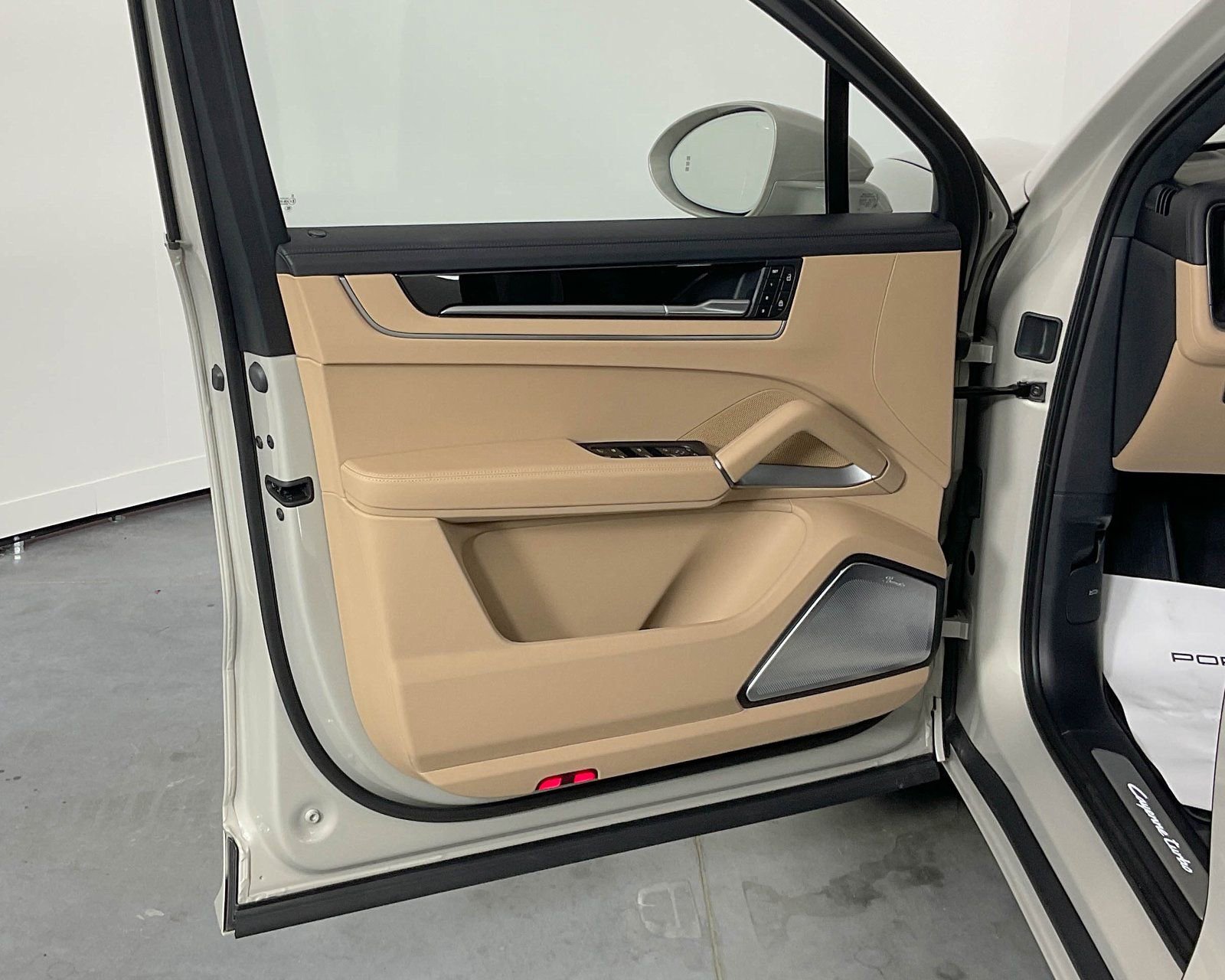 Certified 2024 Porsche Cayenne Turbo image 14