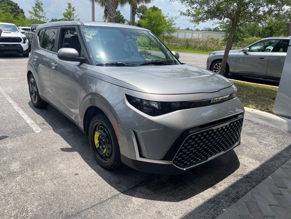 Used 2025 Kia Soul EX FWD image 2