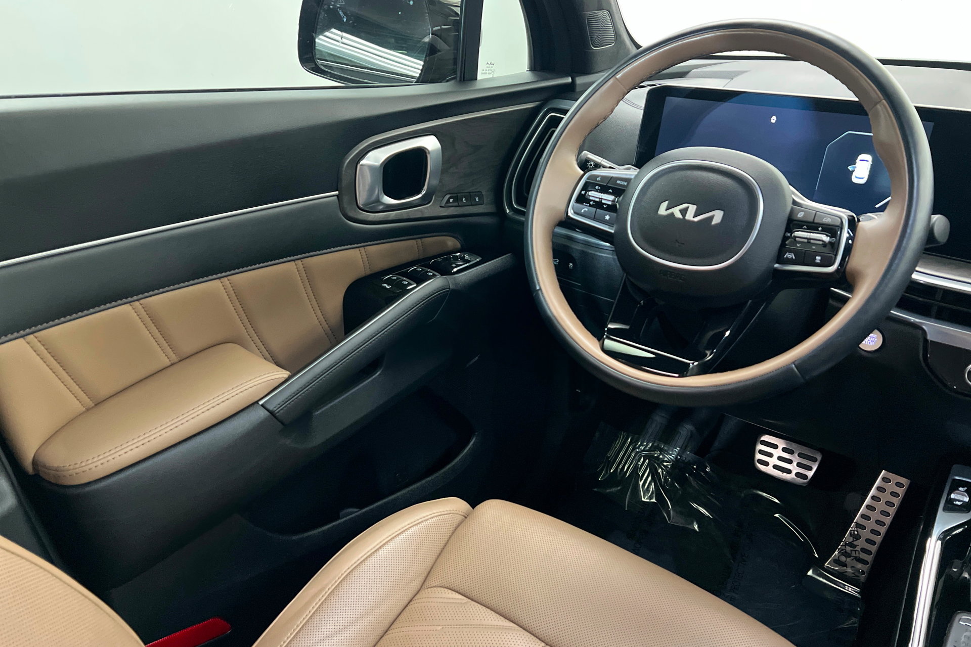 Used 2024 Kia Sorento SX Prestige w/ Olive Brown Leather Package image 12