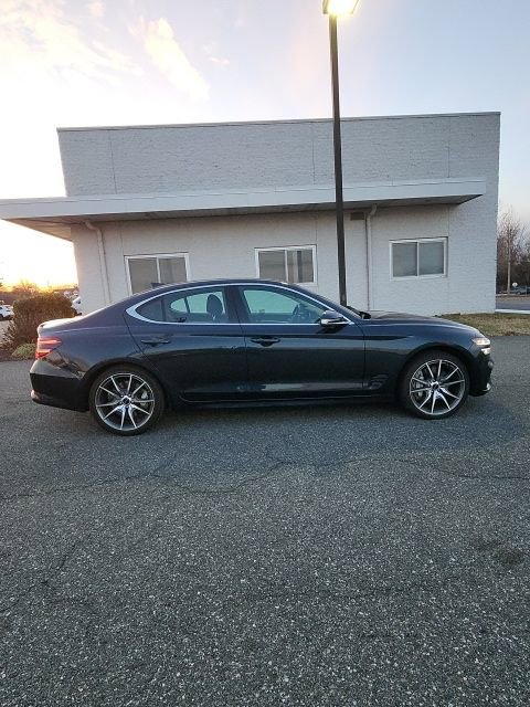 Used 2025 Genesis G70 2.5T image 8