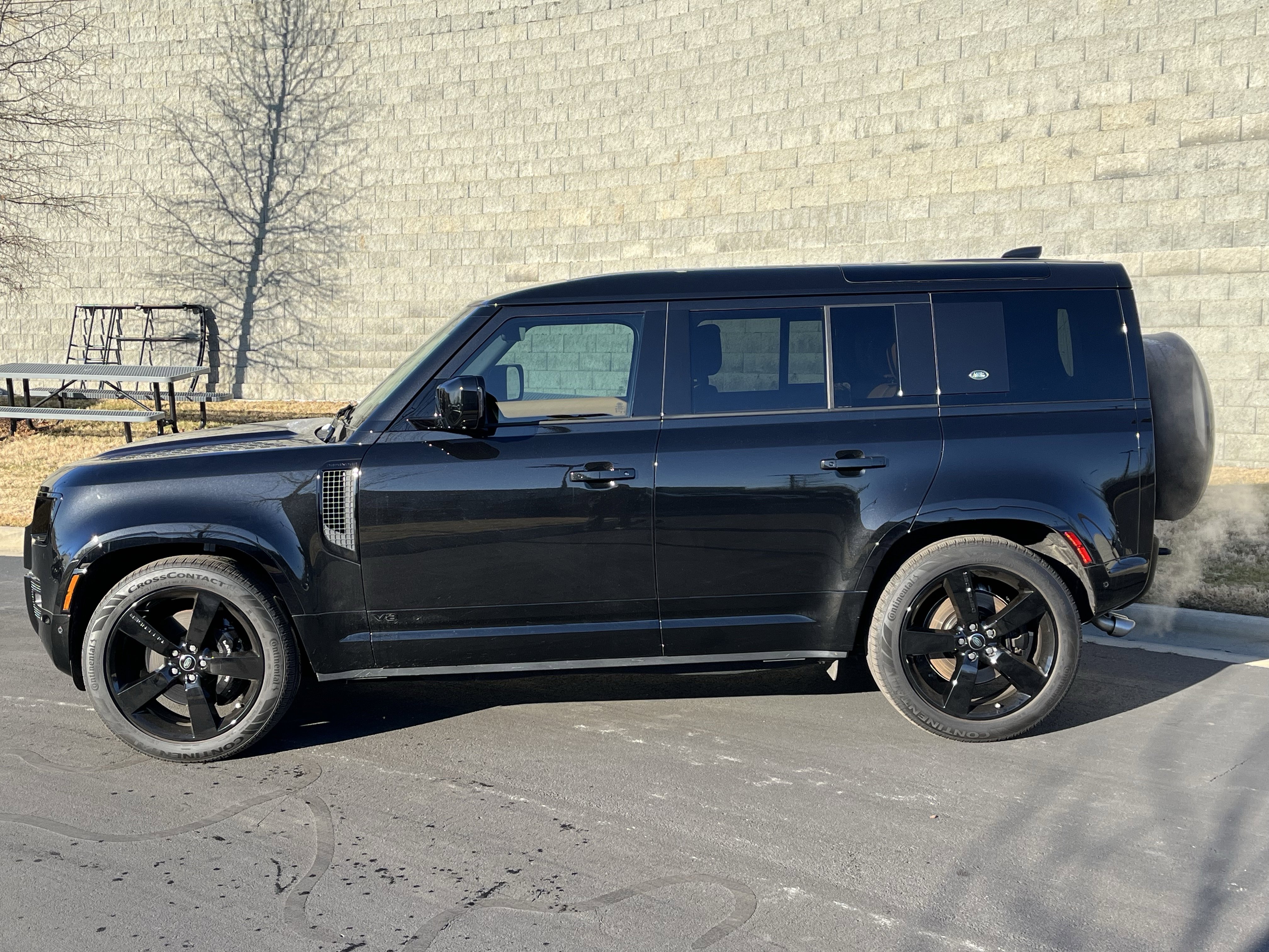 Used 2024 Land Rover Defender 110 V8 image 4