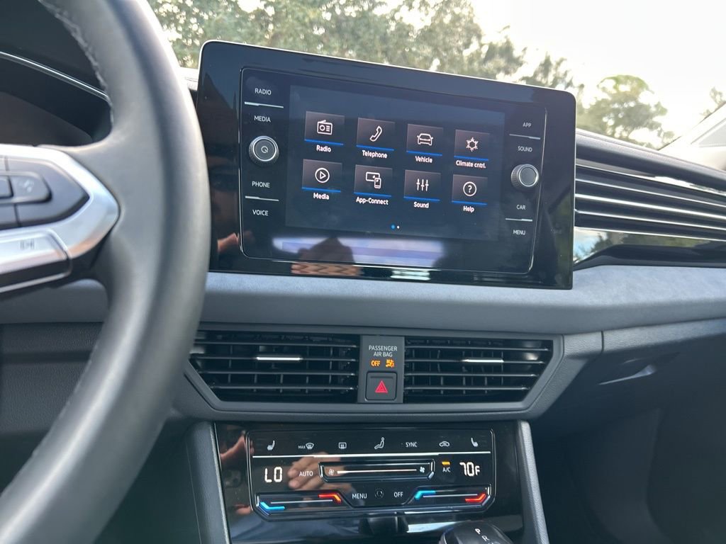 Used 2025 Volkswagen Jetta SE w/ Sunroof Package image 32