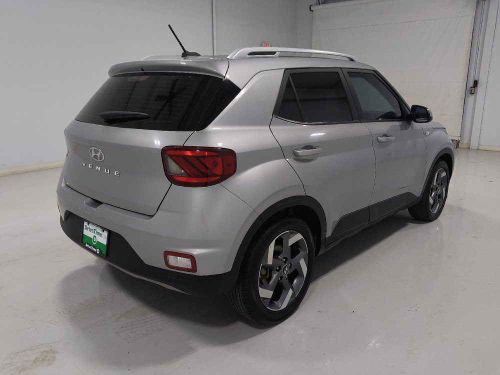 Used 2025 Hyundai Venue SEL FWD image 9
