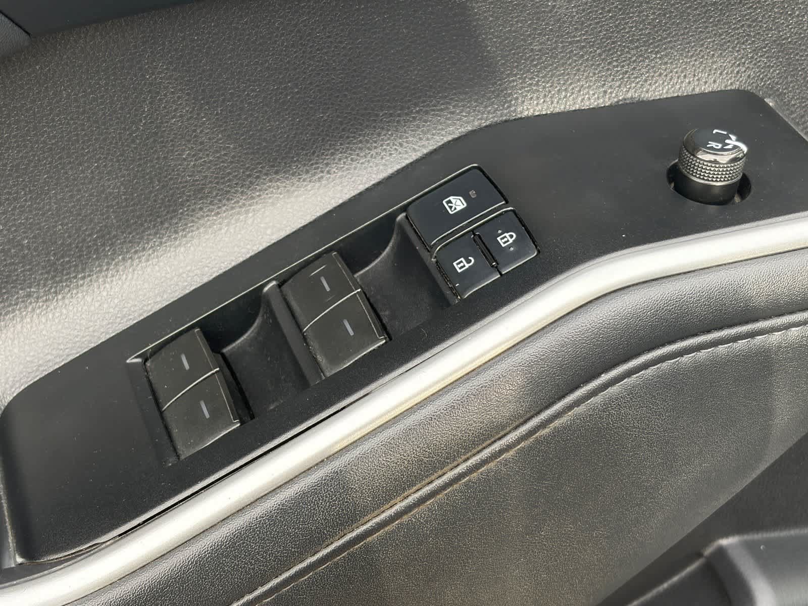 Used 2021 Toyota Highlander XLE FWD image 17