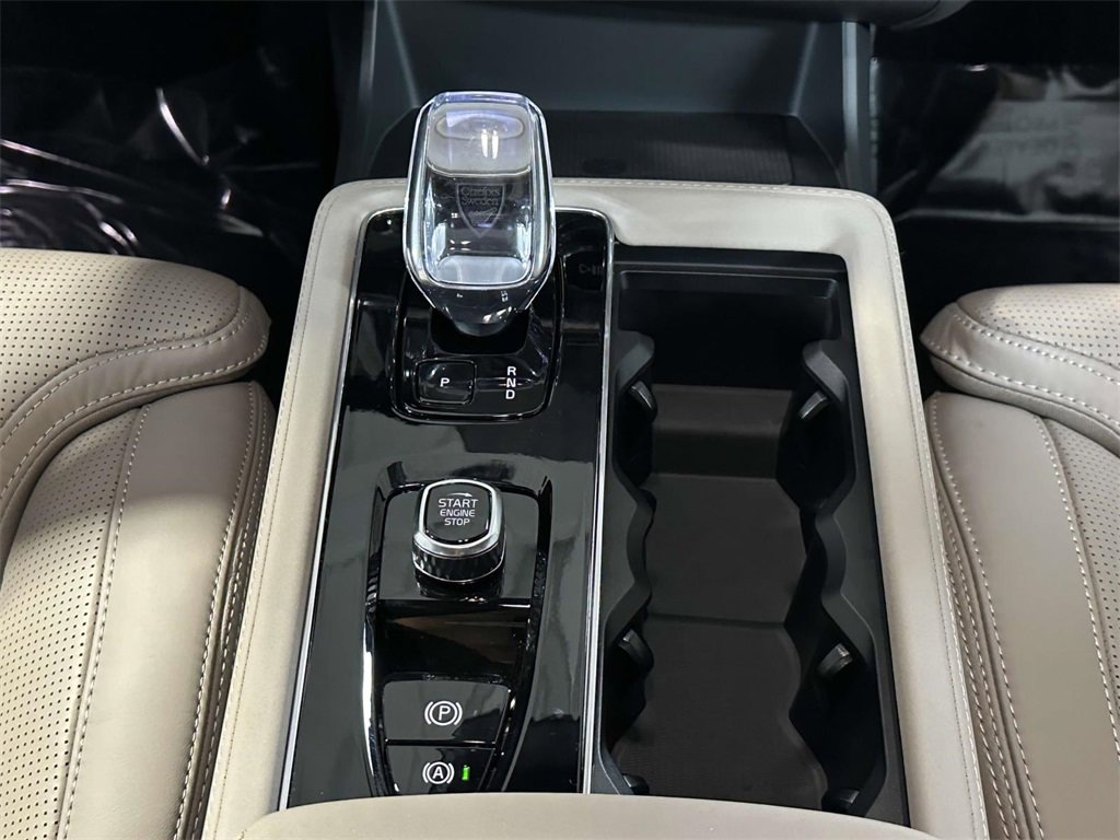 Used 2025 Volvo XC90 T8 Plus w/ Protection Package Premier image 21