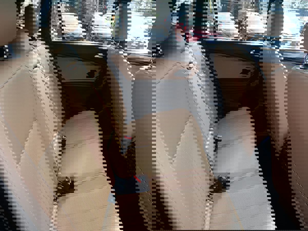 Used 2022 Volkswagen Tiguan SE w/ Panoramic Sunroof Package image 27