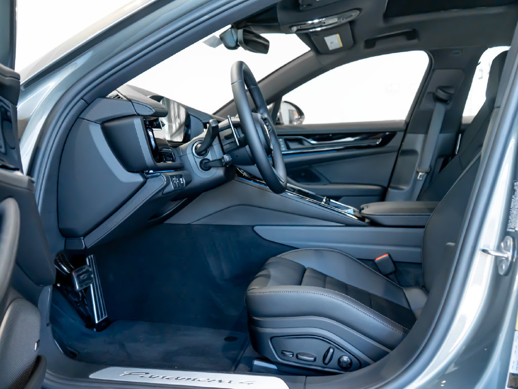 New 2026 Porsche Panamera 4 AWD/4WD image 5