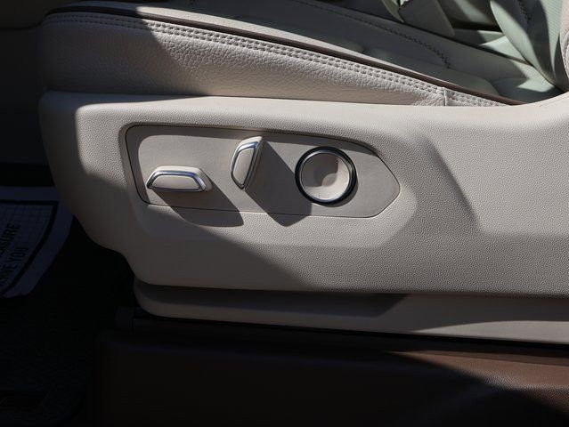 Used 2024 GMC Yukon Denali w/ Advanced Technology Package image 37