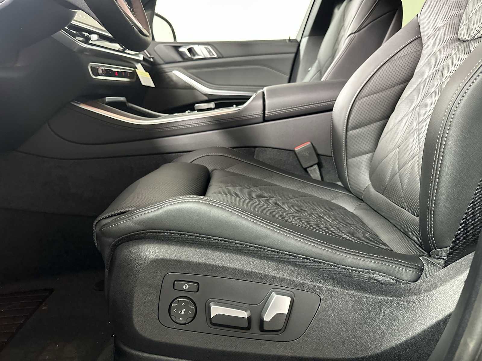 New 2026 BMW X5 xDrive50e w/ Executive Package image 12