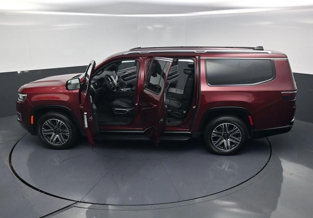 Used 2025 Jeep Wagoneer L Series II w/ 8-pass Seating Package image 29