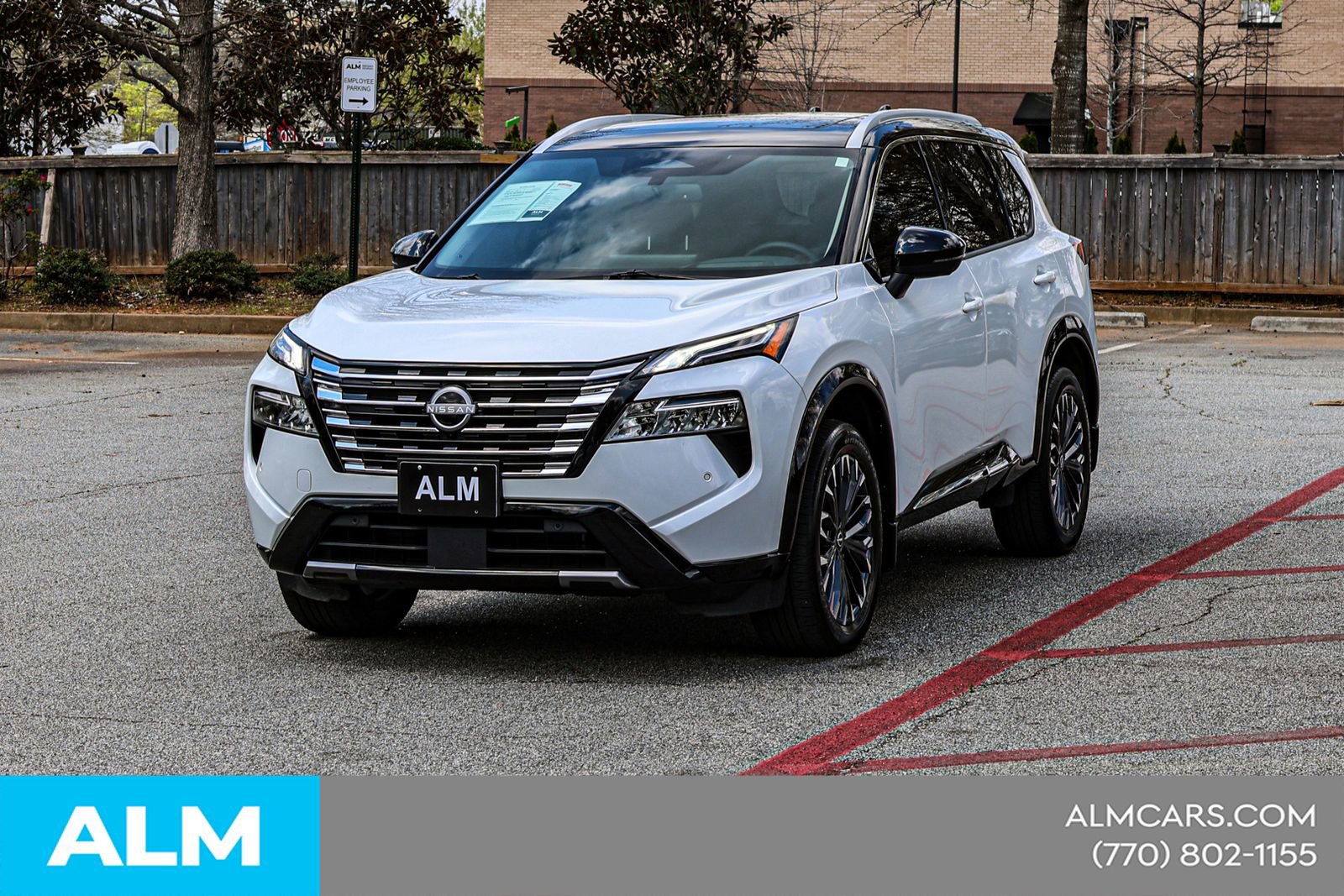 Used 2025 Nissan Rogue Platinum w/ Tech Package FWD image 4