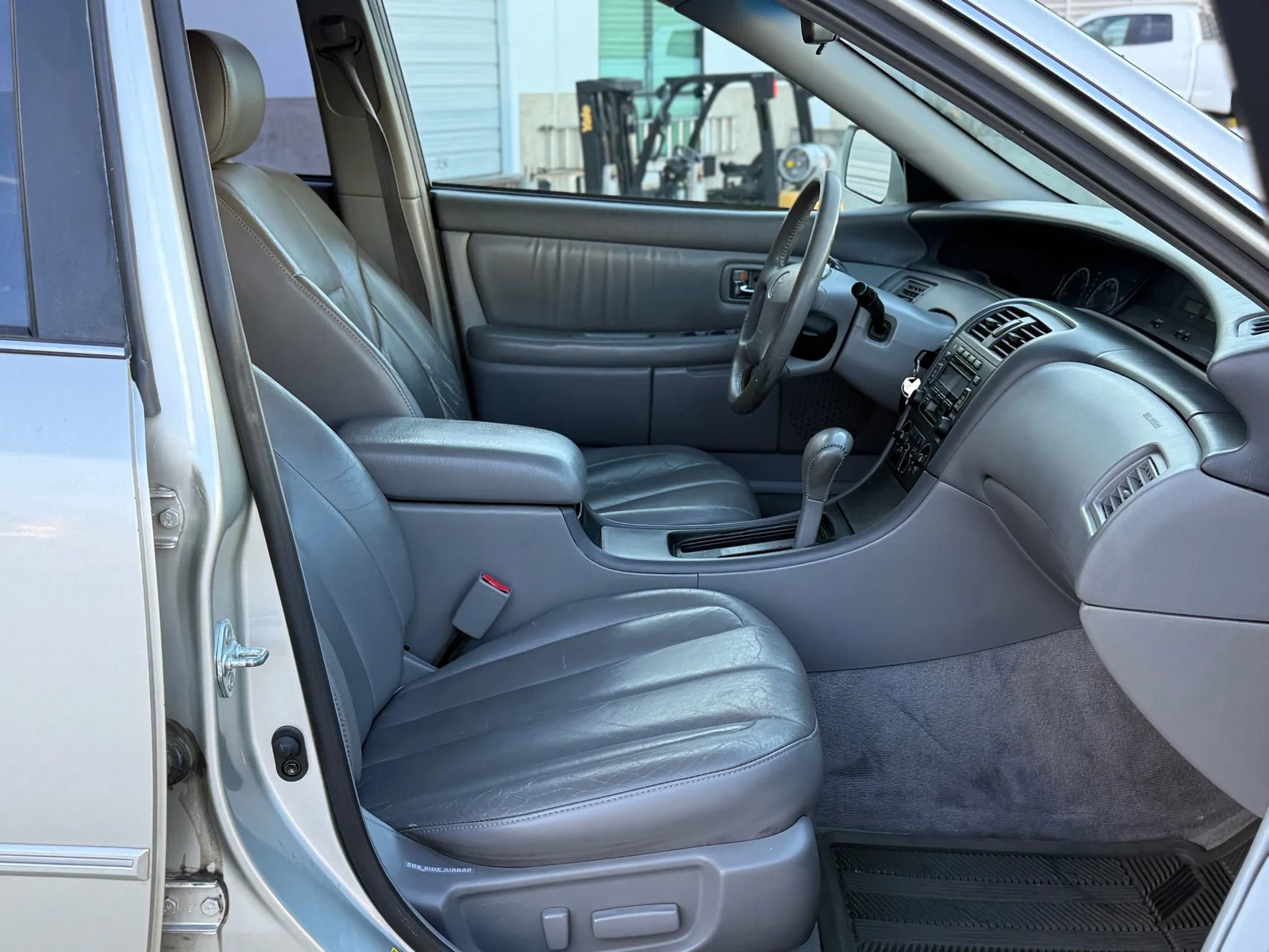 Used 2000 Toyota Avalon XL image 13