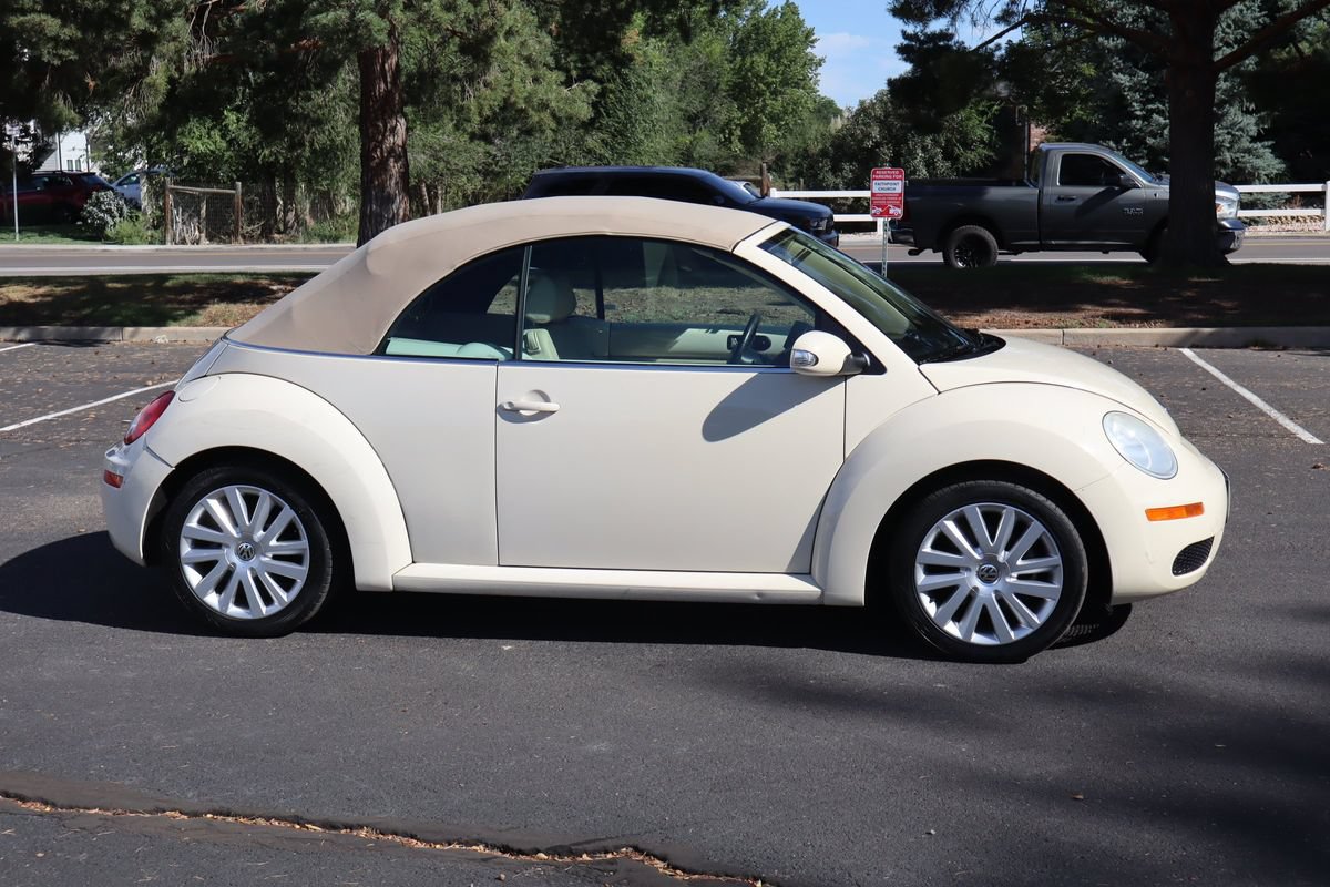 Used 2008 Volkswagen Beetle SE FWD image 16