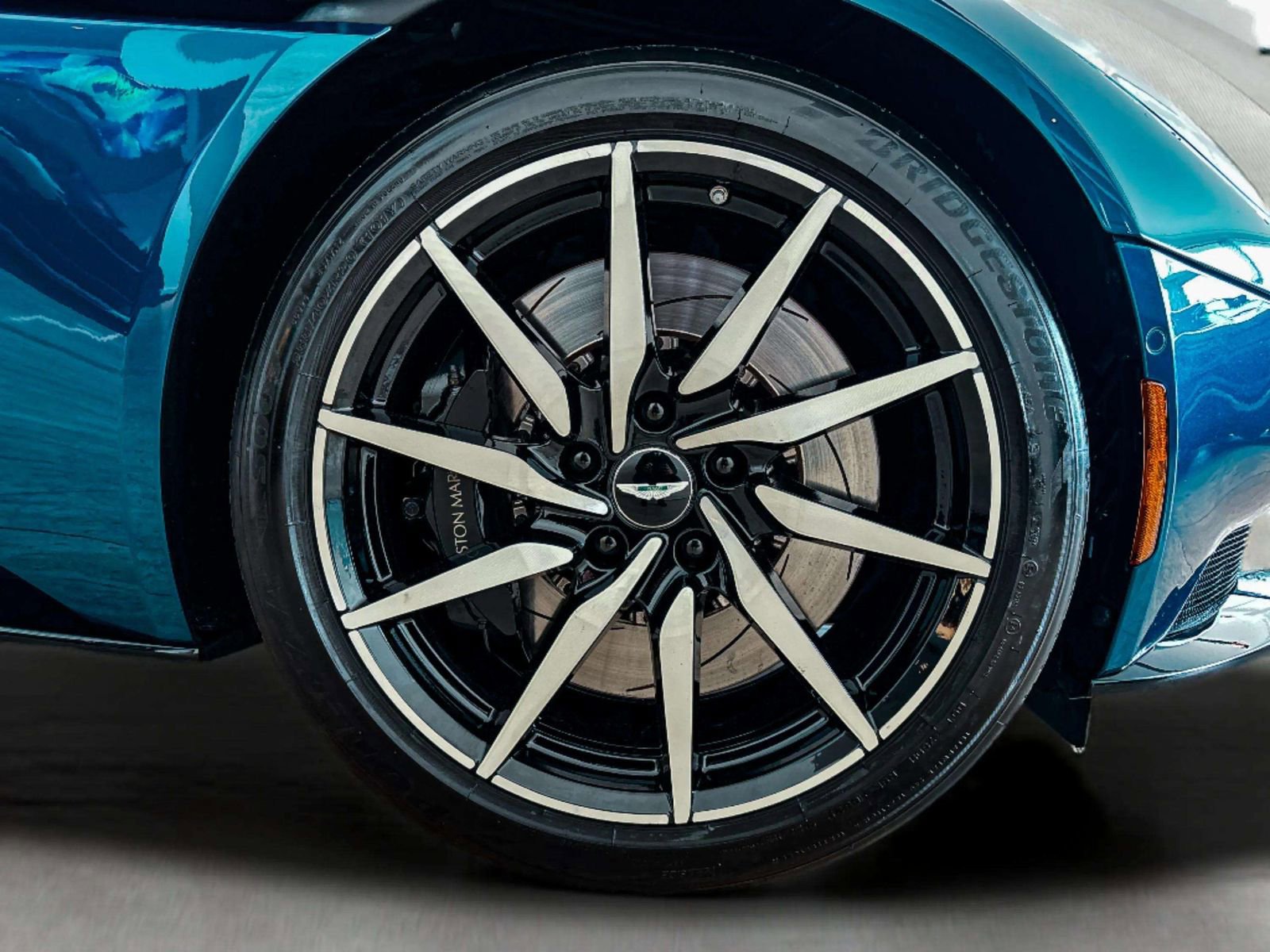 Used 2021 Aston Martin DB11 Volante image 46