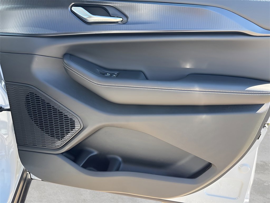 New 2025 Jeep Grand Cherokee L Altitude image 9