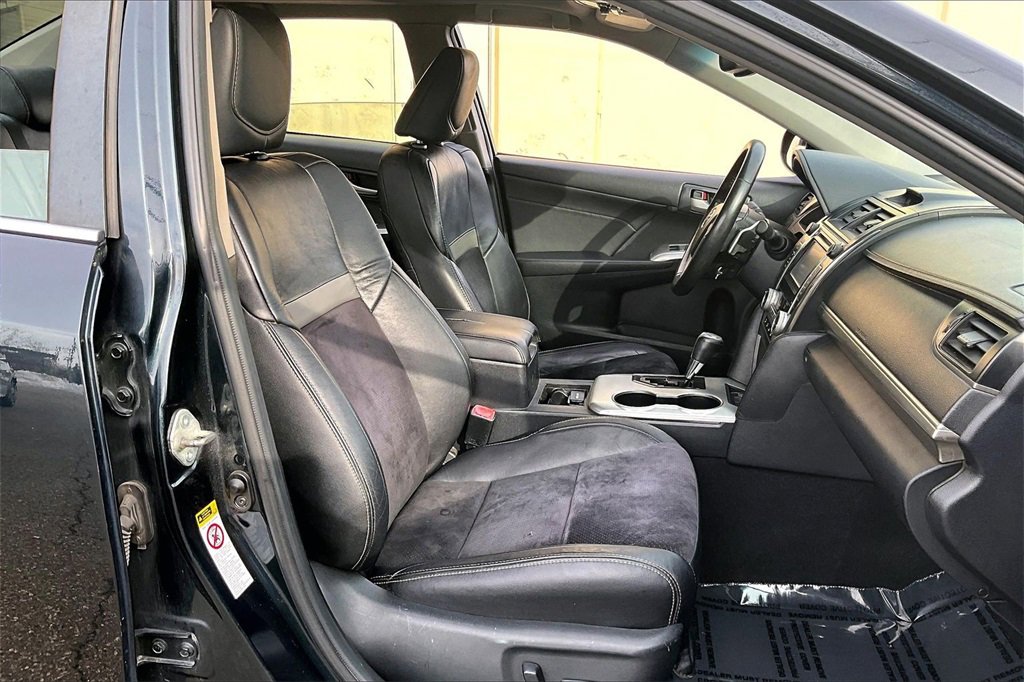 Used 2013 Toyota Camry SE image 28
