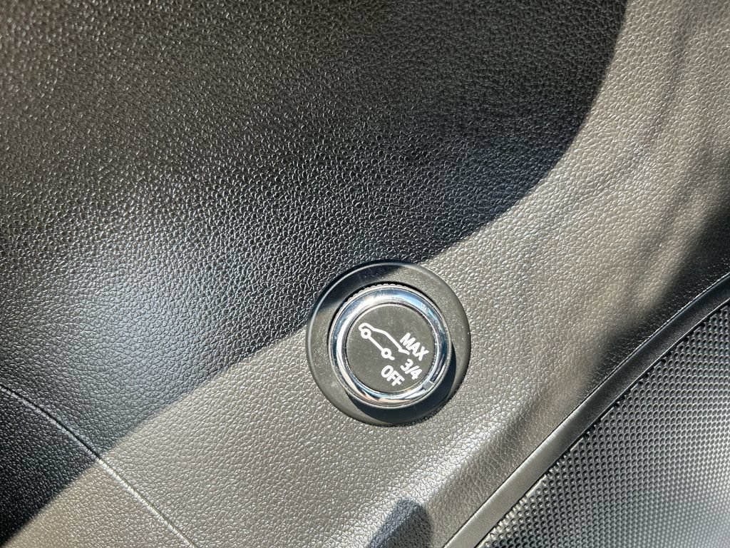 Used 2022 Buick Envision Essence w/ Technology Package I FWD image 20