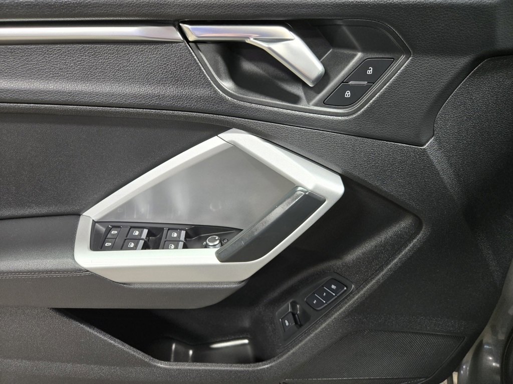 Used 2024 Audi Q3 2.0T Premium image 8