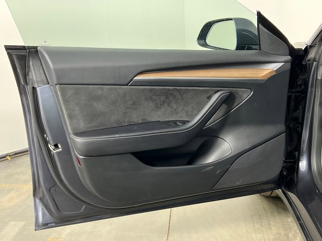 Used 2023 Tesla Model 3 Standard Range image 18