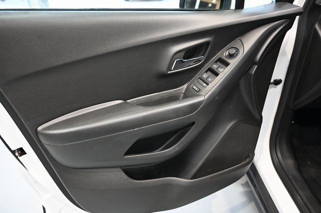 Used 2022 Chevrolet Trax LT w/ Sport Edition image 24