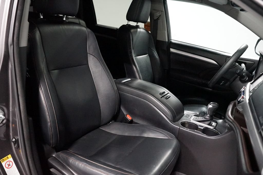 Used 2016 Toyota Highlander XLE FWD image 26