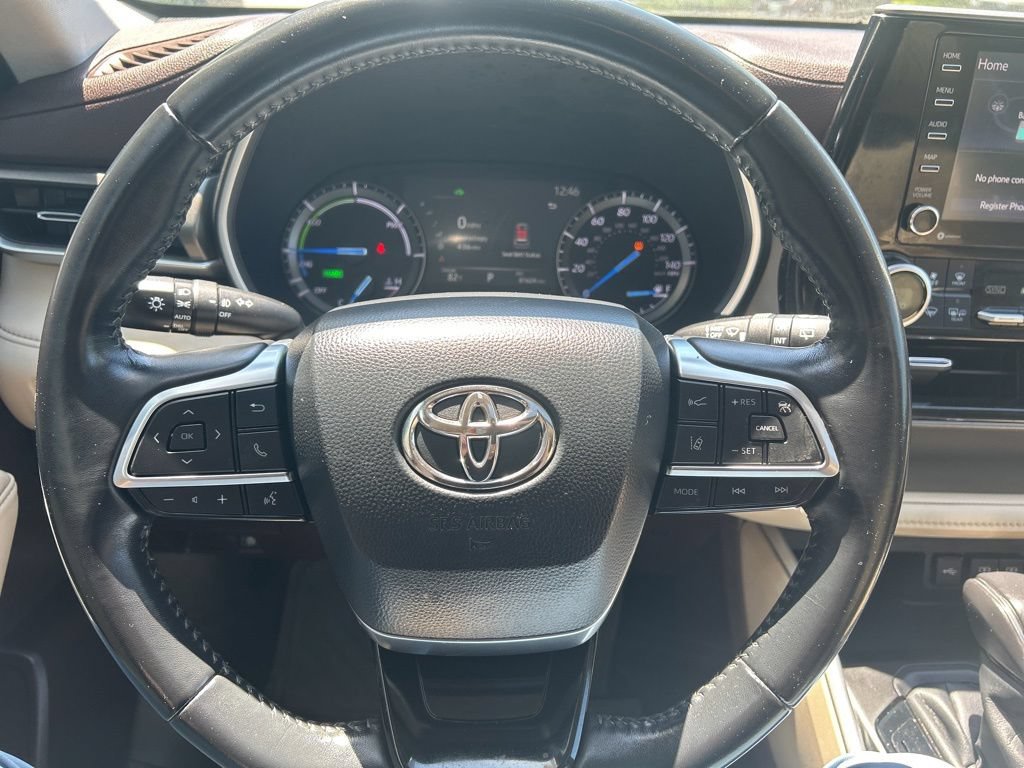 Used 2020 Toyota Highlander XLE AWD/4WD image 16