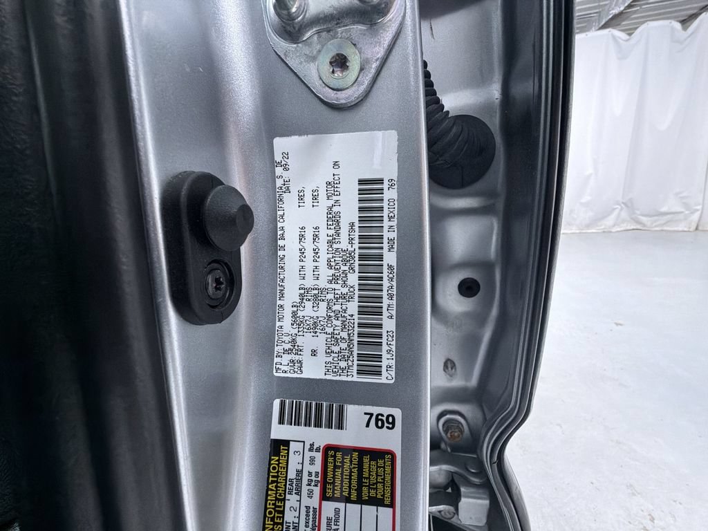 Certified 2022 Toyota Tacoma SR5 AWD/4WD image 16