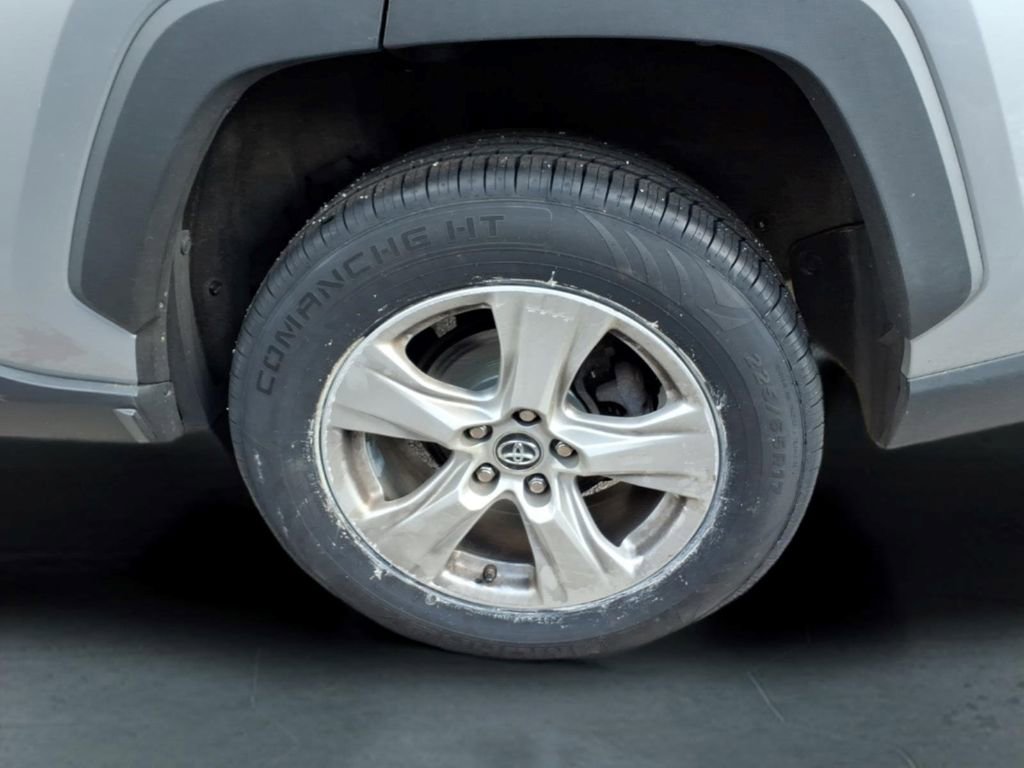 Used 2019 Toyota RAV4 XLE AWD/4WD image 18