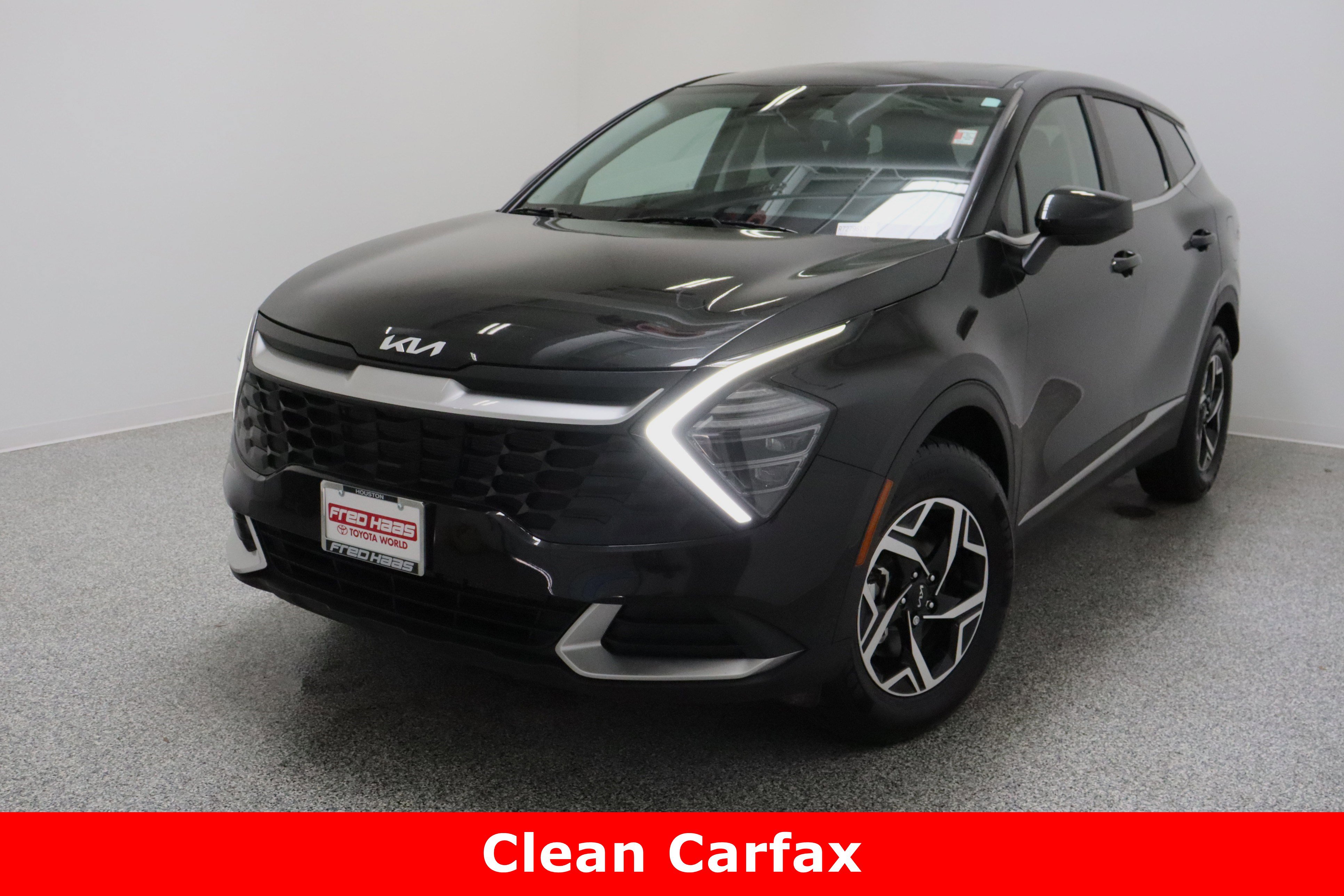 Used 2024 Kia Sportage LX image 2