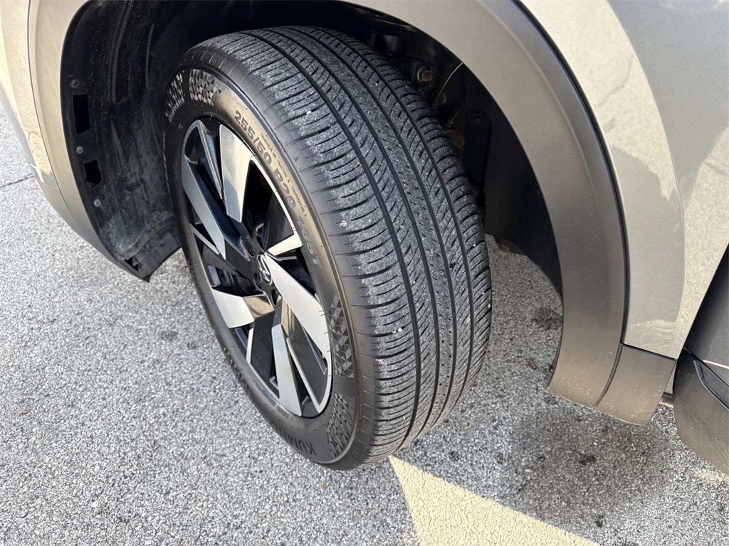 Used 2025 Volkswagen Atlas Cross Sport SE image 31