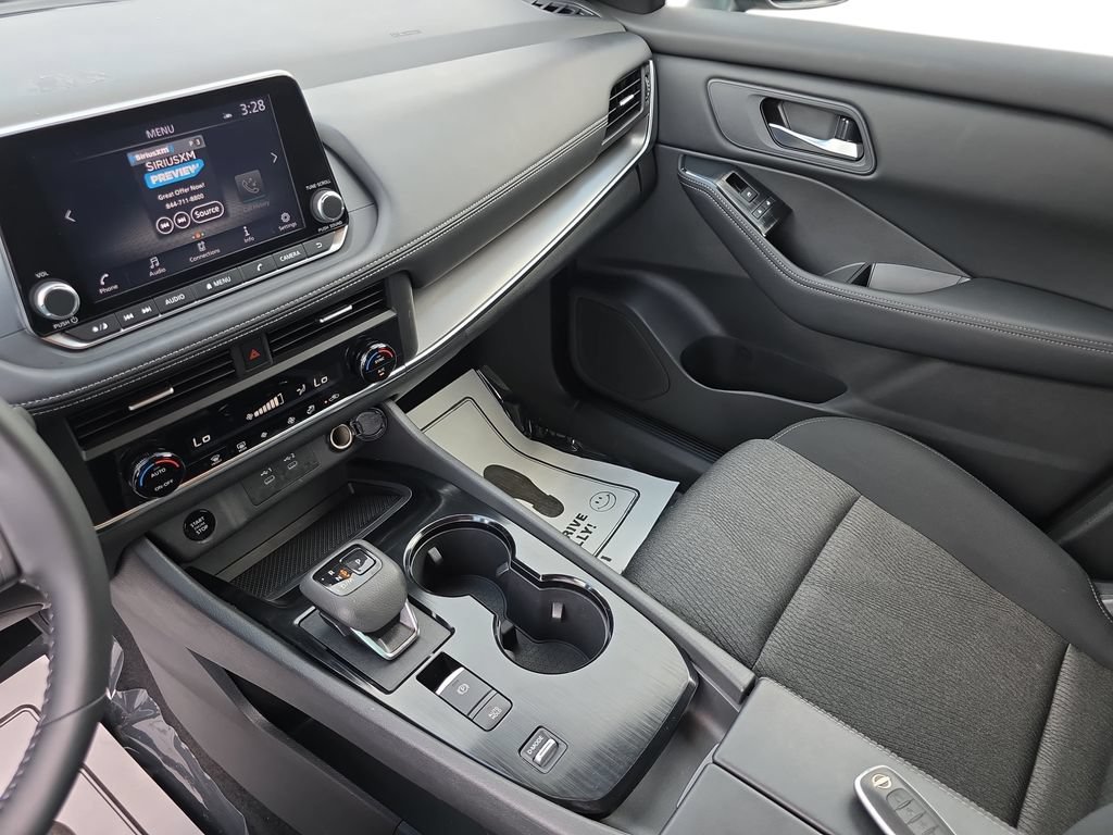 Used 2025 Nissan Rogue SV FWD image 24