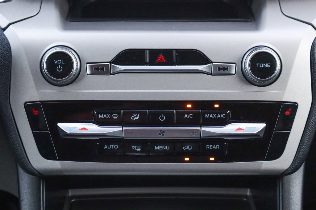 Used 2022 Ford Explorer XLT image 30