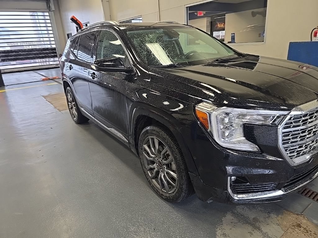 Used 2024 GMC Terrain Denali w/ Black Diamond Edition AWD/4WD image 2