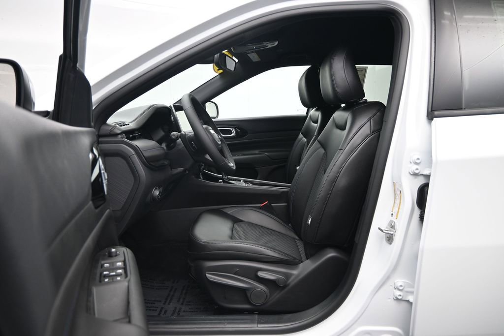 New 2026 Jeep Compass Latitude AWD/4WD image 22