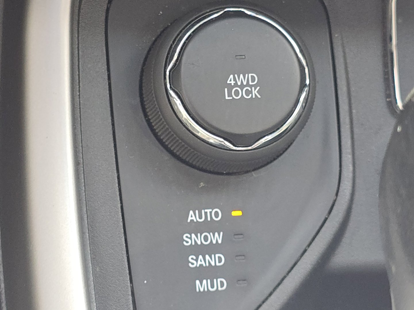 Used 2018 Jeep Compass Latitude w/ Popular Equipment Group AWD/4WD image 33