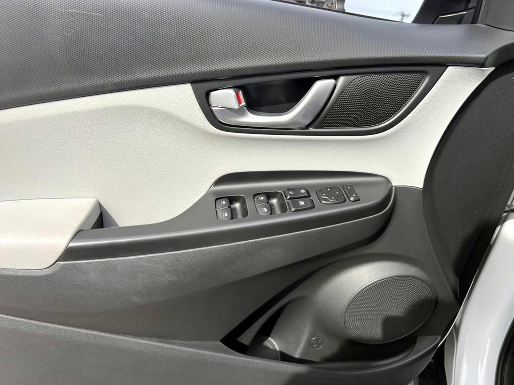 Certified 2023 Hyundai Kona SE w/ Cargo Package image 18