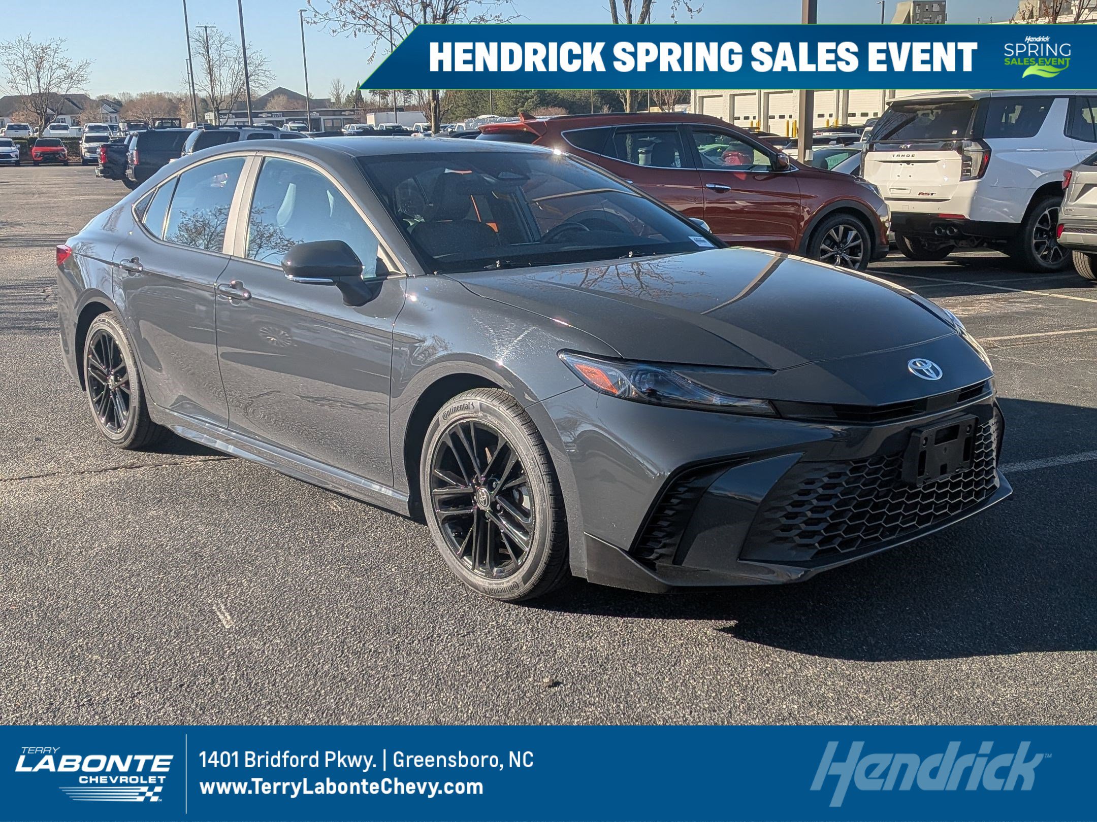 Used 2025 Toyota Camry SE image 1