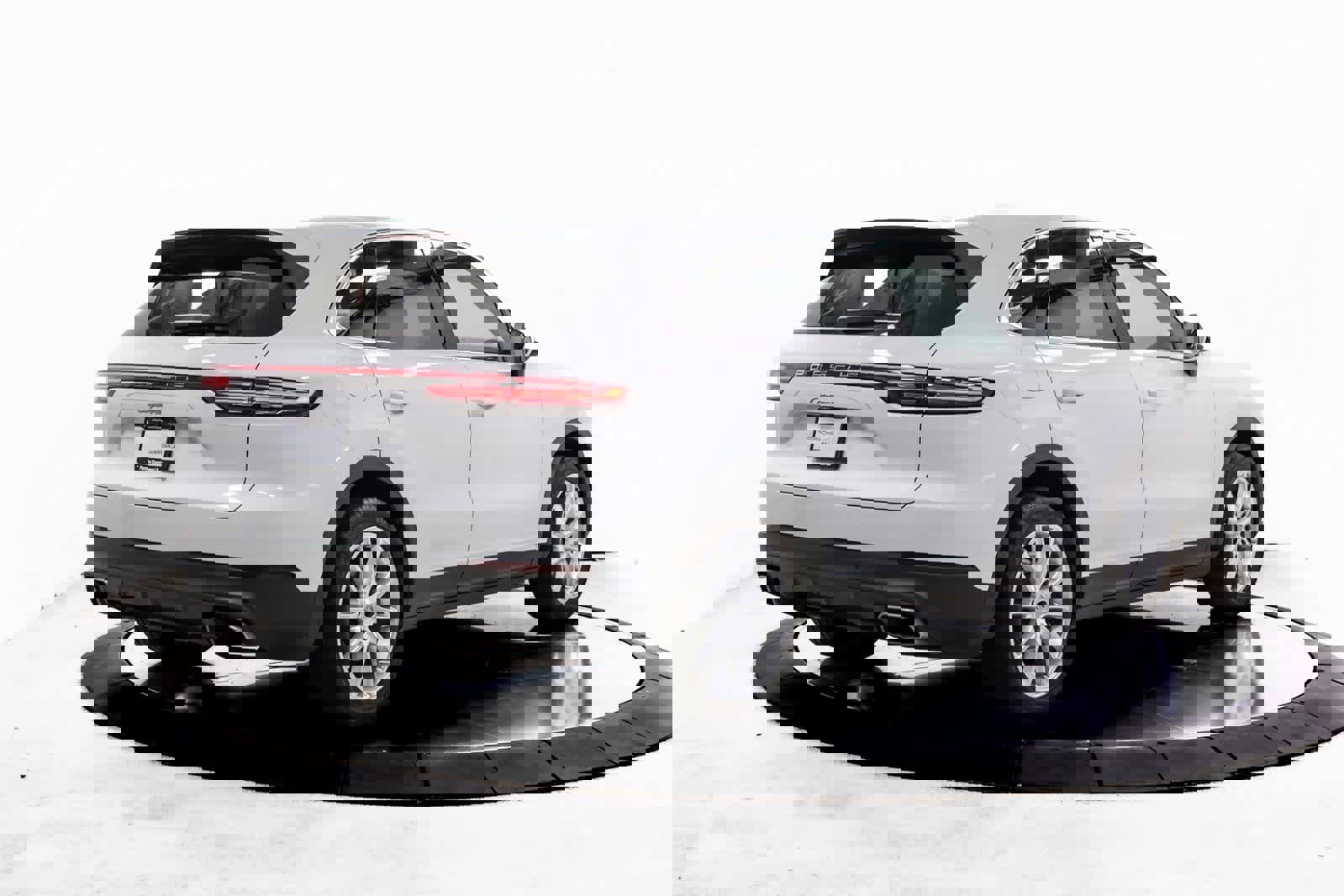 Certified 2022 Porsche Cayenne image 7