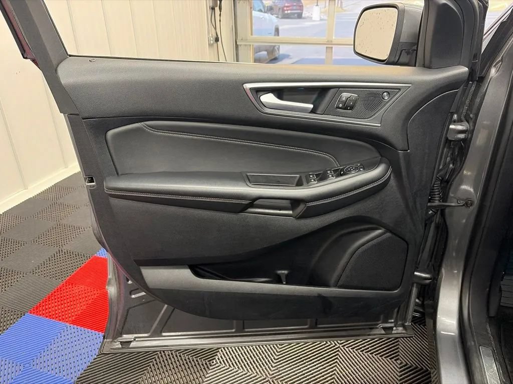 Used 2024 Ford Edge Titanium AWD/4WD image 10